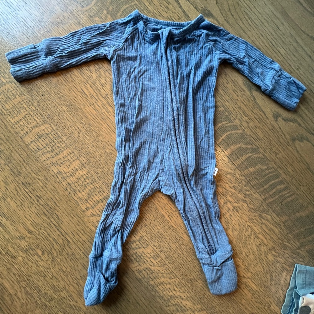 LITTLE SLEEPIES: ribbed zippy